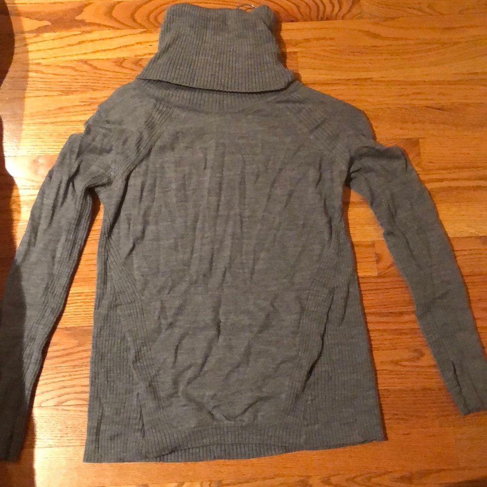 Lululemon Grey gray Turtleneck Sweater size 8